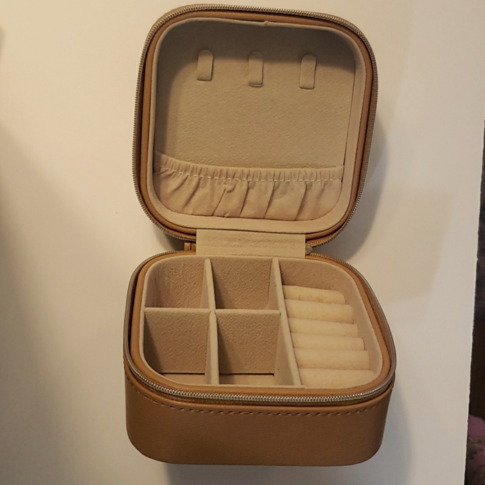 SAMARA VEGAN LEATHER THE JEWELRY BOX TRAVEL BEIGE